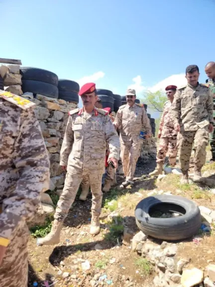 لجنة من وزارة الدفاع تتفقد جبهات القتال في تعز